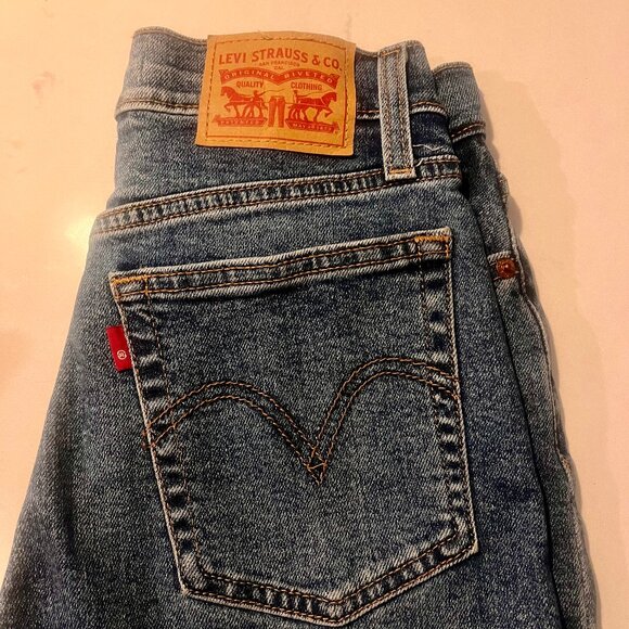 Levi's Wedgie Straight Fit Jeans - Picture 1 of 4
